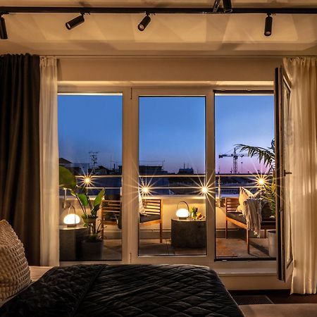 Turnkey I Central Apartment With Terrace Praha Bagian luar foto