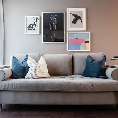 Turnkey I Central Apartment With Terrace Praha Bagian luar foto
