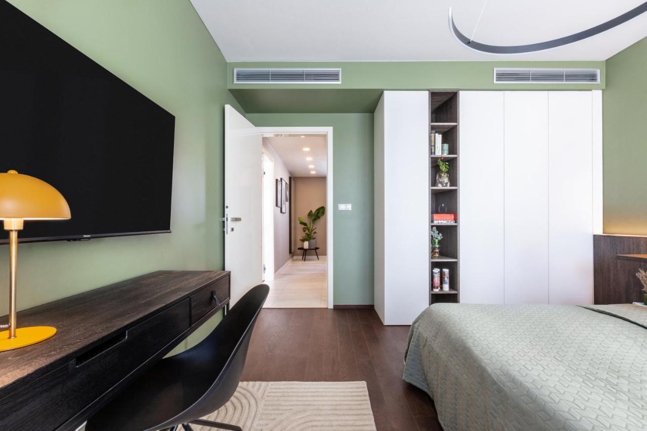 Turnkey I Central Apartment With Terrace Praha Bagian luar foto