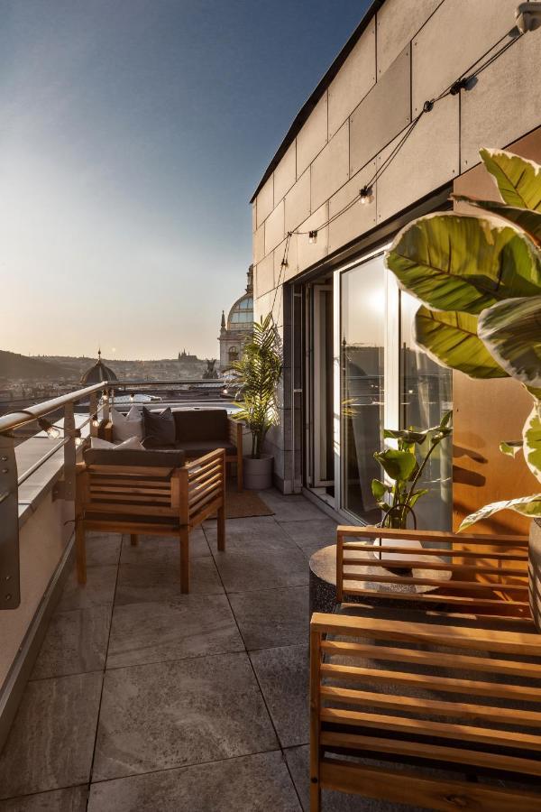 Turnkey I Central Apartment With Terrace Praha Bagian luar foto