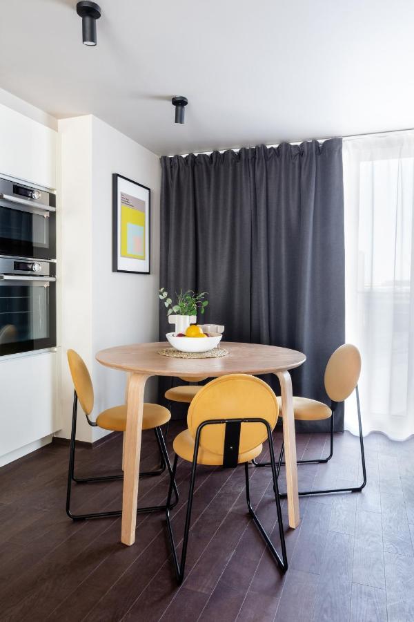 Turnkey I Central Apartment With Terrace Praha Bagian luar foto