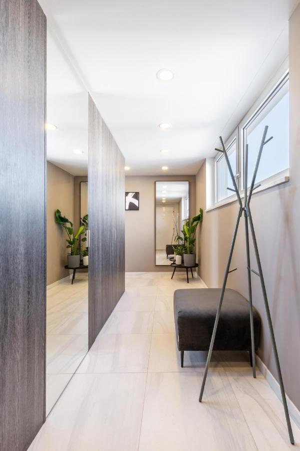 Turnkey I Central Apartment With Terrace Praha Bagian luar foto
