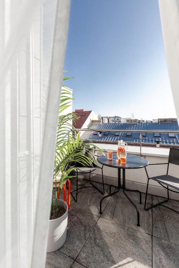 Turnkey I Central Apartment With Terrace Praha Bagian luar foto