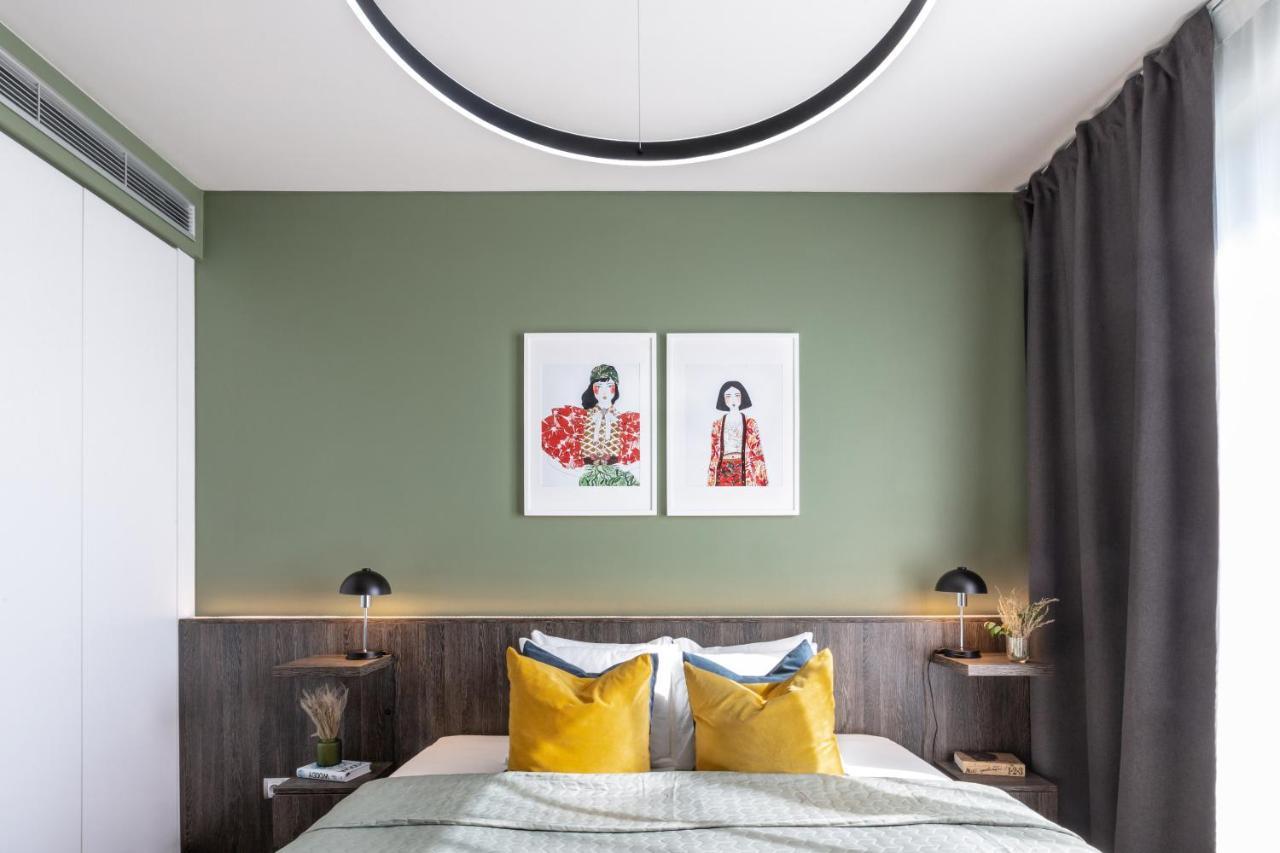 Turnkey I Central Apartment With Terrace Praha Bagian luar foto