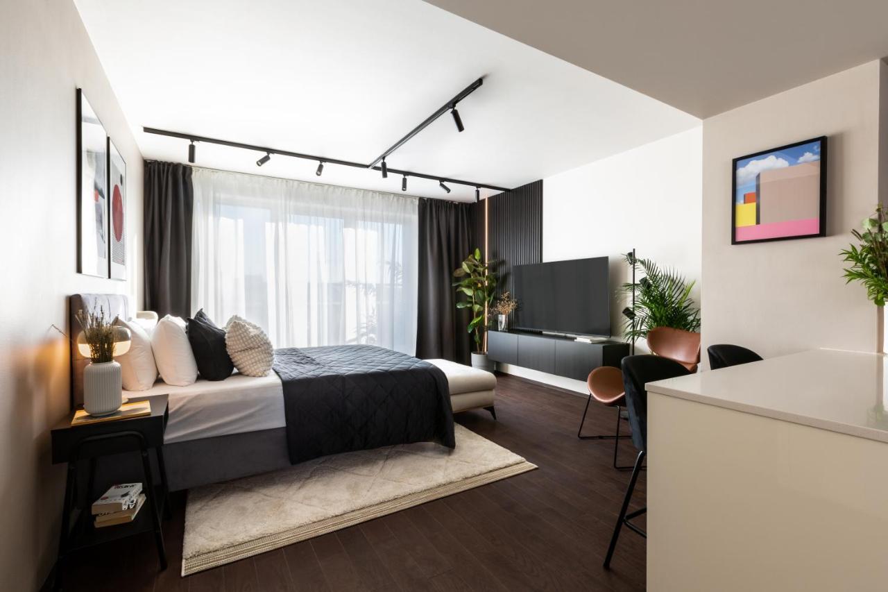 Turnkey I Central Apartment With Terrace Praha Bagian luar foto