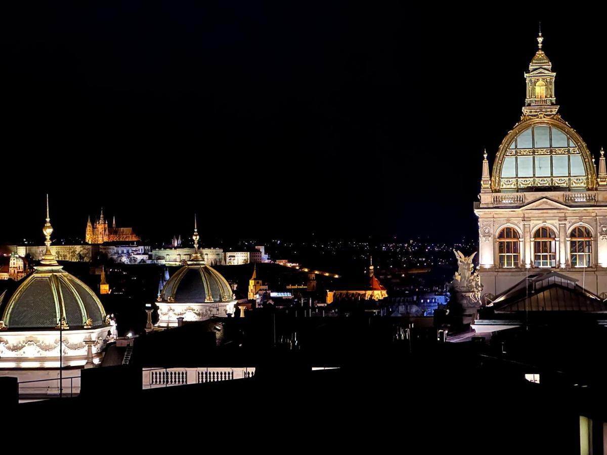 Turnkey I Central Apartment With Terrace Praha Bagian luar foto
