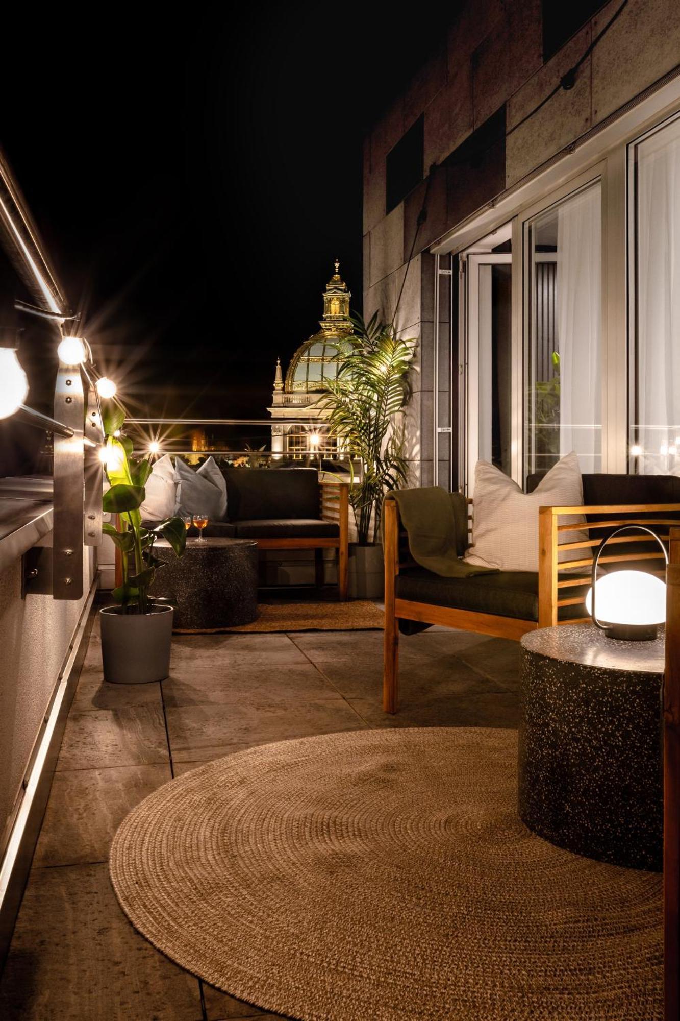 Turnkey I Central Apartment With Terrace Praha Bagian luar foto
